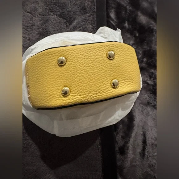 Marcie Round Circle Leather Crossbody bag - Picture 6 of 7